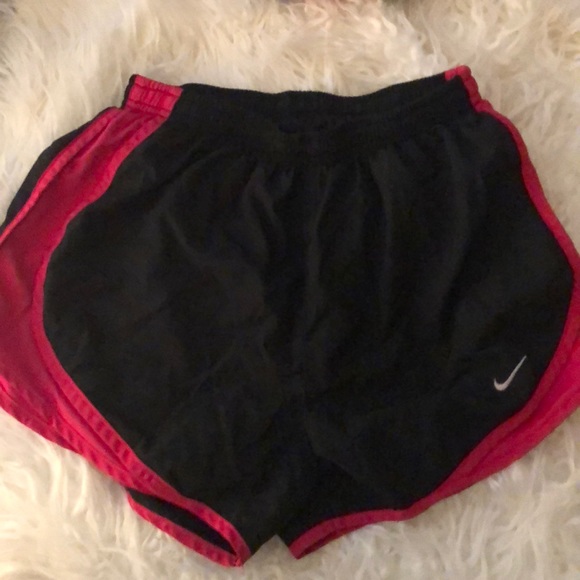 Nike running shorts and top dri fit - Picture 3 of 3